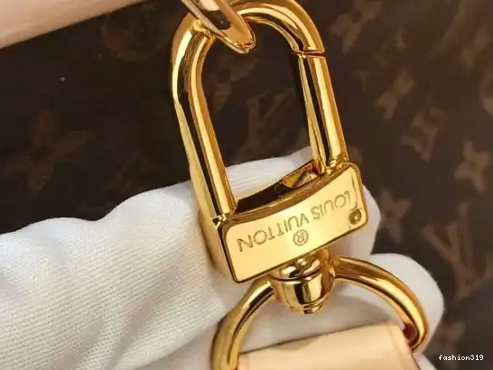VUITTON LOUIS BAG HUNTING 0421